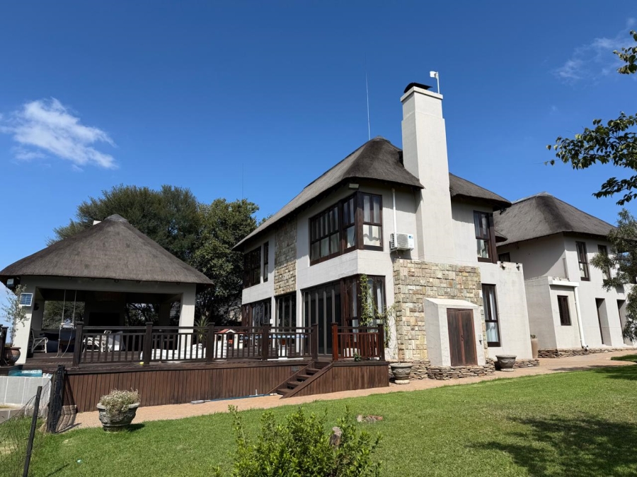 5 Bedroom Property for Sale in Cloudy Creek Free State